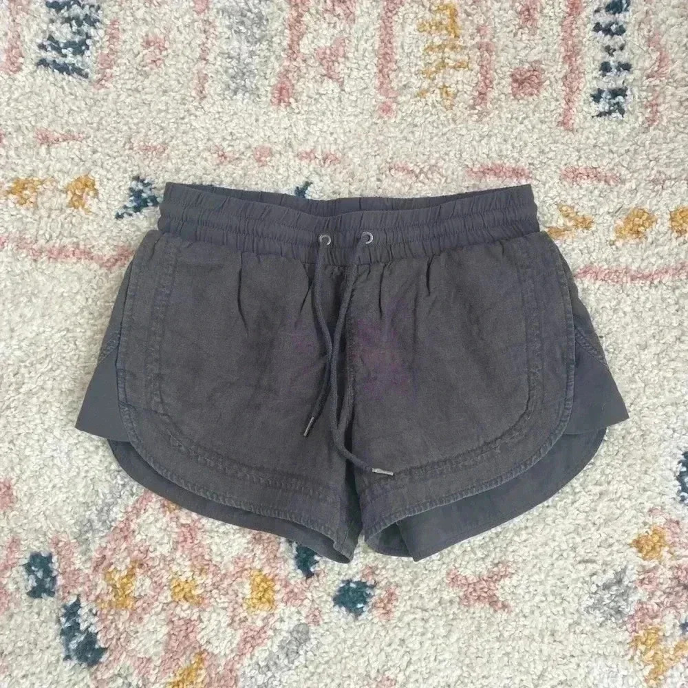 Athleta gray shorts‎ 2